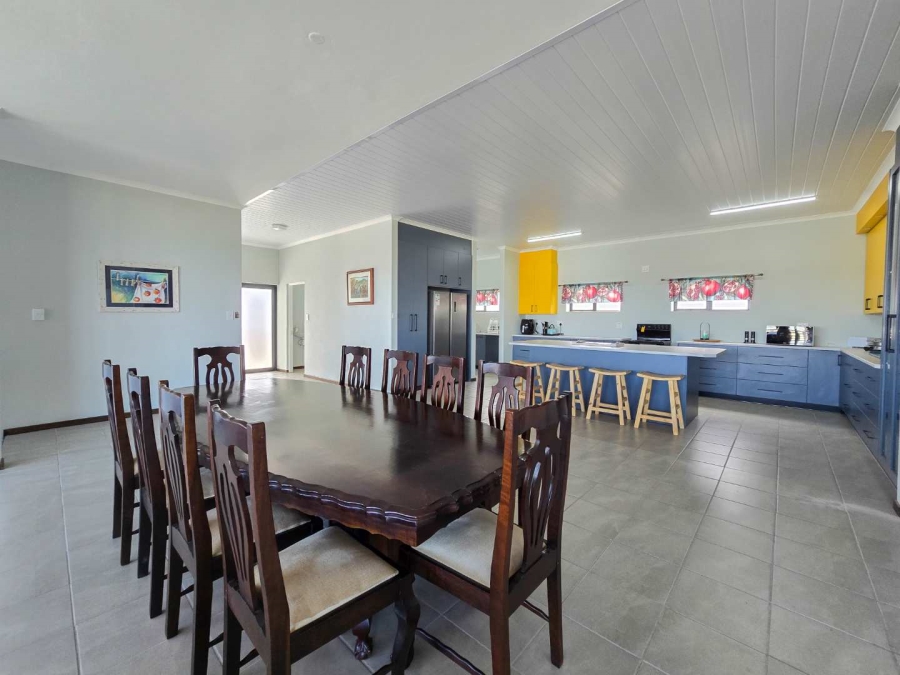 5 Bedroom Property for Sale in Stilbaai Oos Western Cape